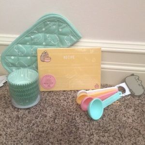 PUSHEEN BOX EXCLUSIVE: Pusheen Baking Set! 🎂